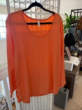 LIVI BY lane Bryant Women’s Scoop Neck Long Sleeve roushed Top - Orange